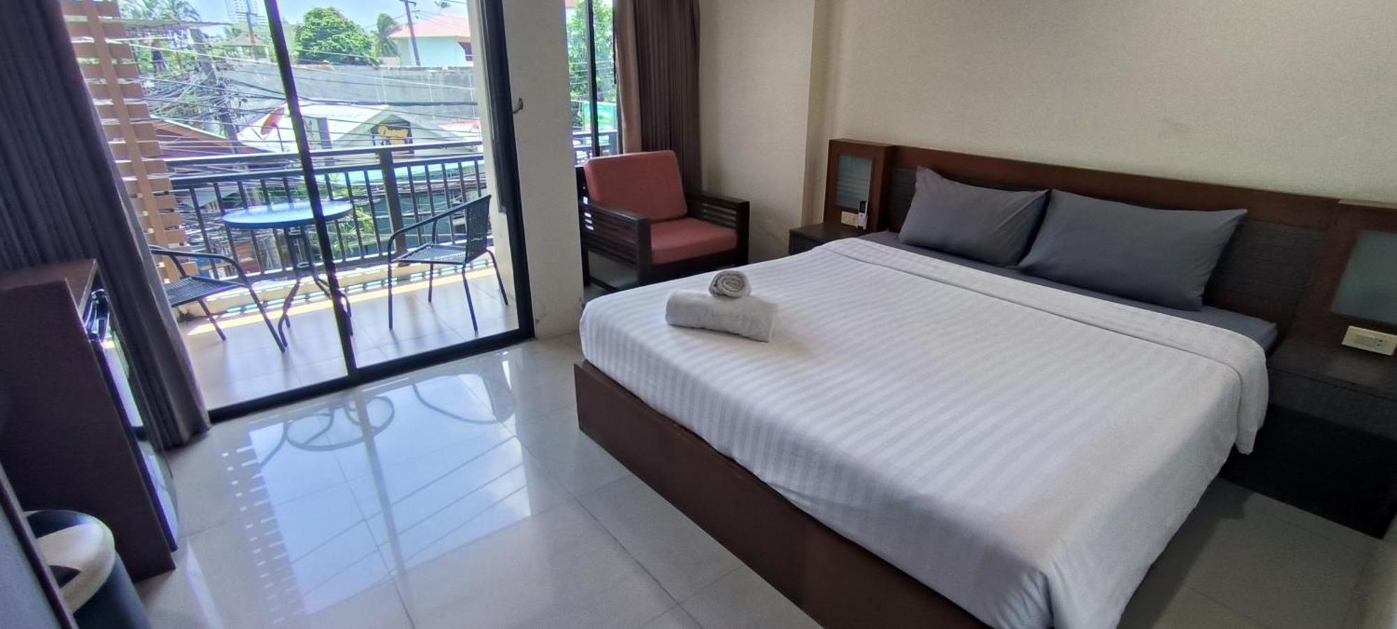 Kanpai Hotel Patong Luaran gambar