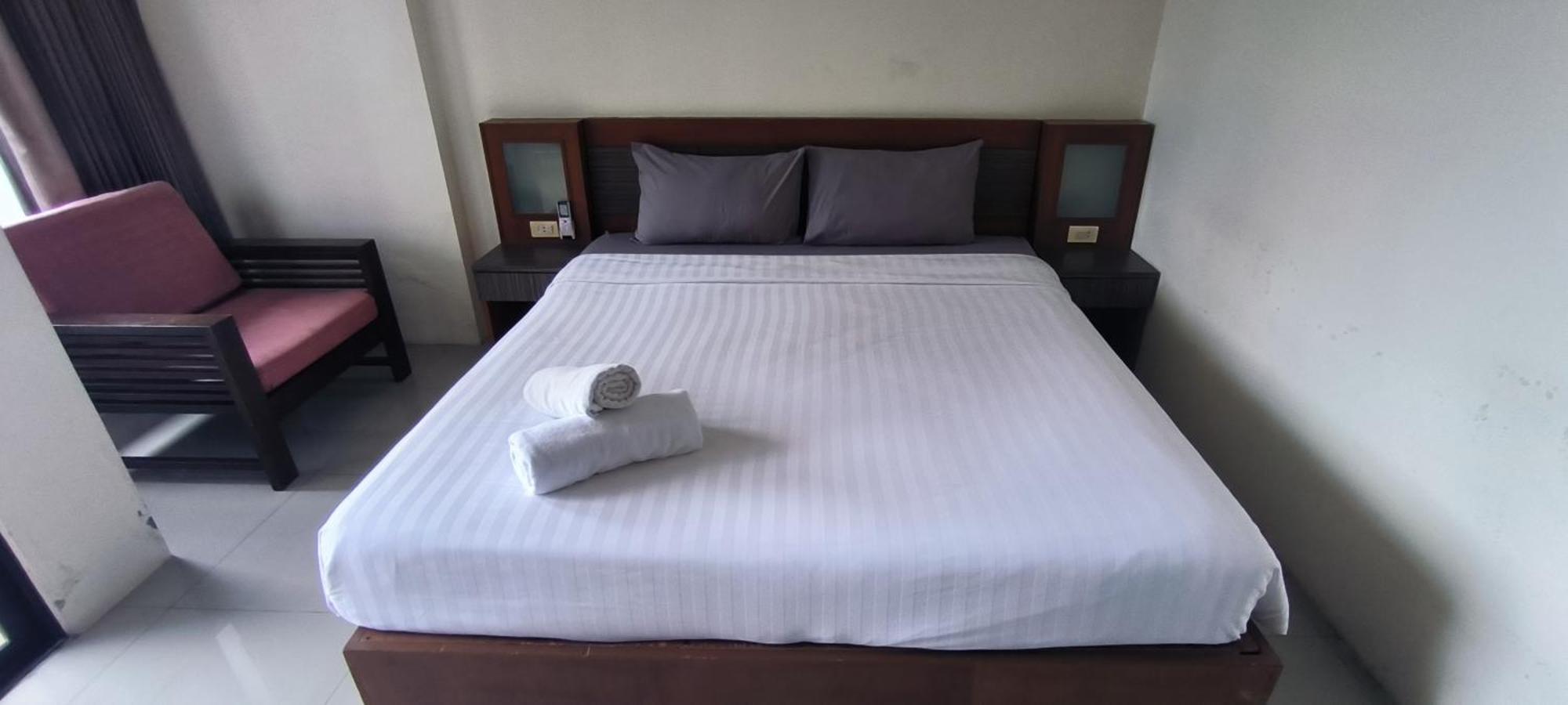 Kanpai Hotel Patong Luaran gambar